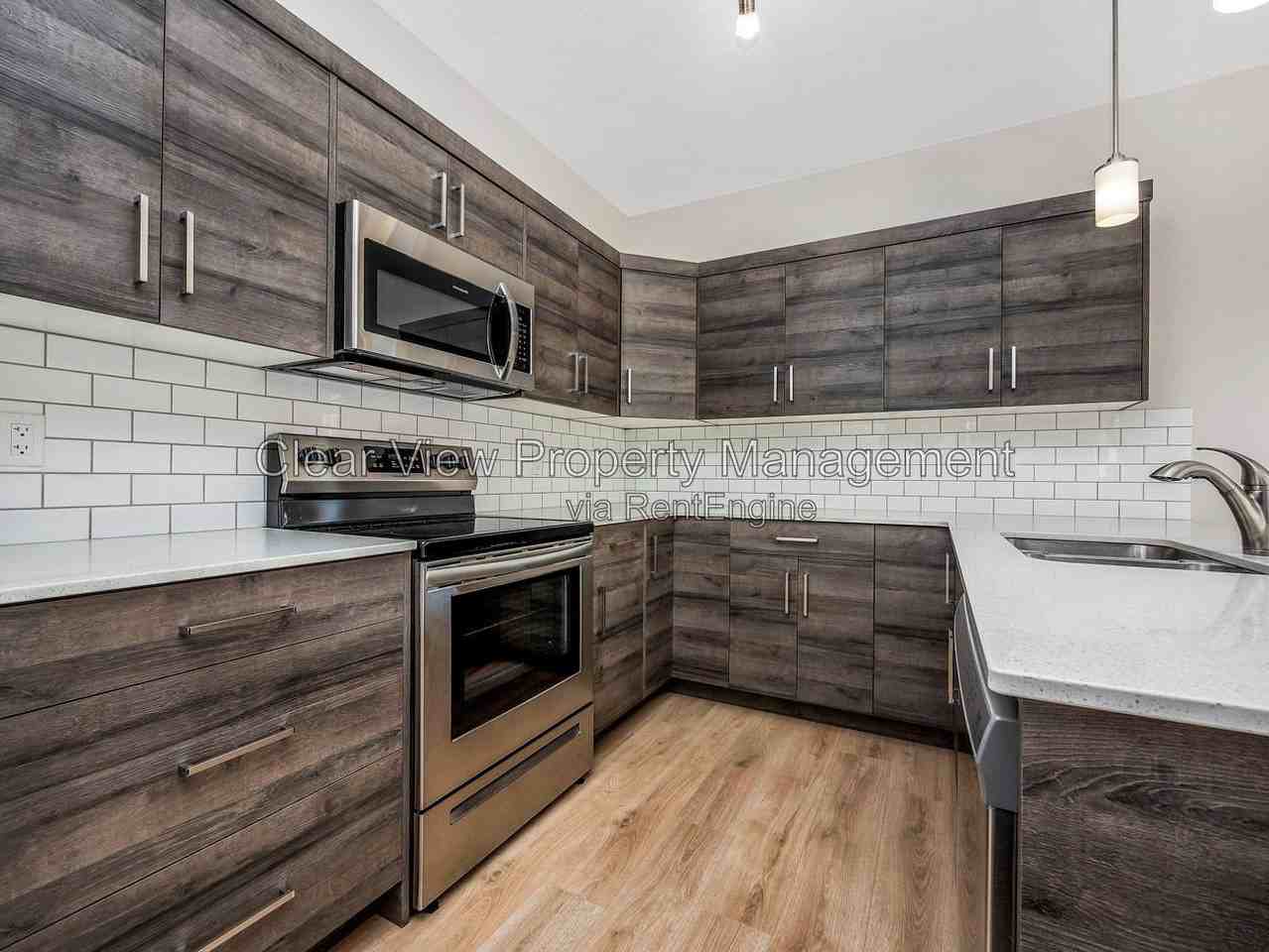 991 40 Ave N - Photo 5 of 20
