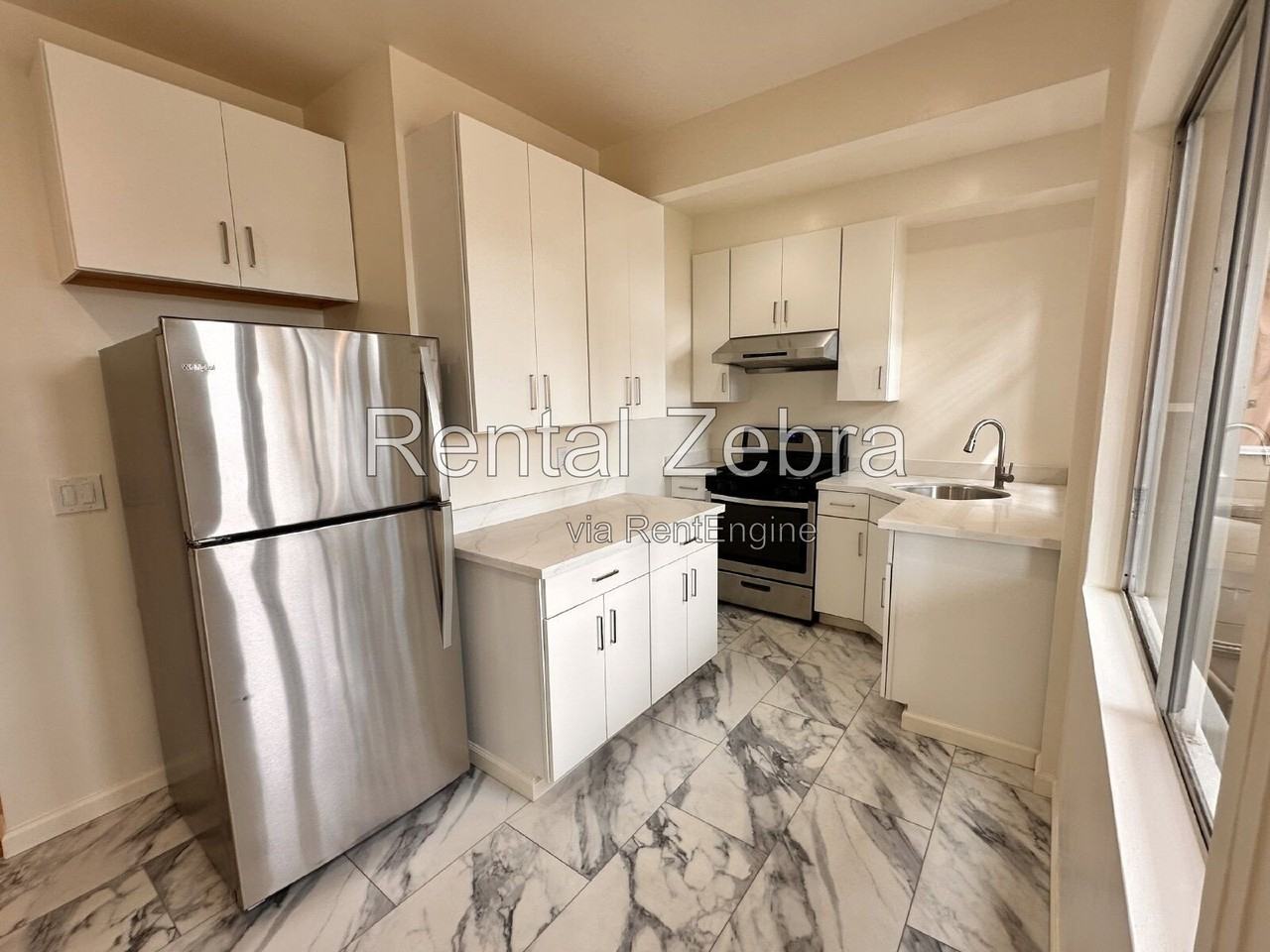 1620 Jones St #4 - Photo 3 of 27