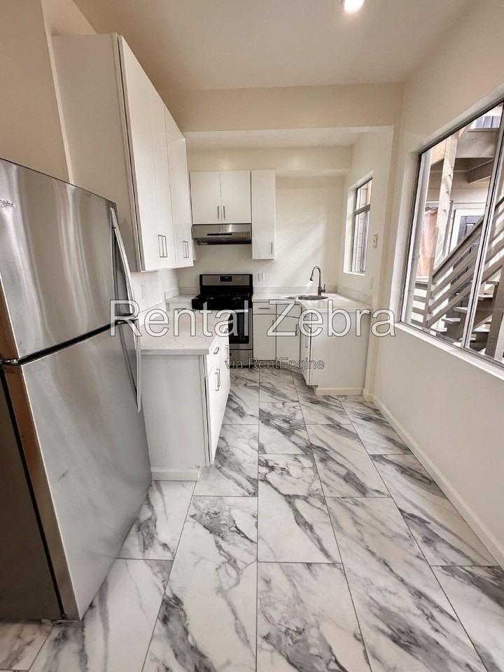 1620 Jones St #4 - Photo 4 of 27