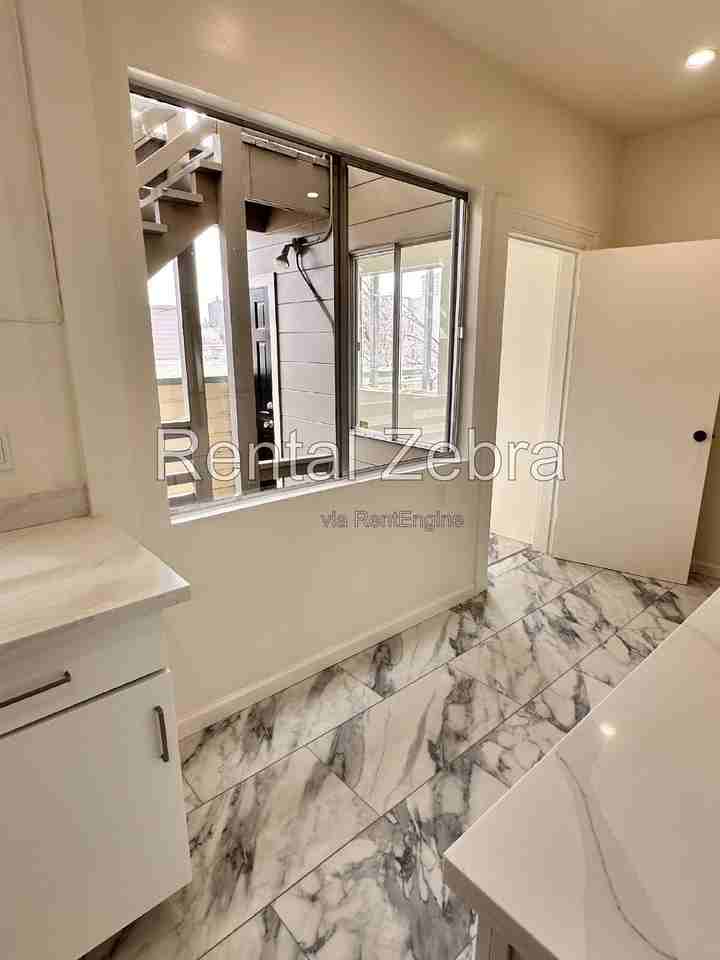 1620 Jones St #4 - Photo 6 of 27