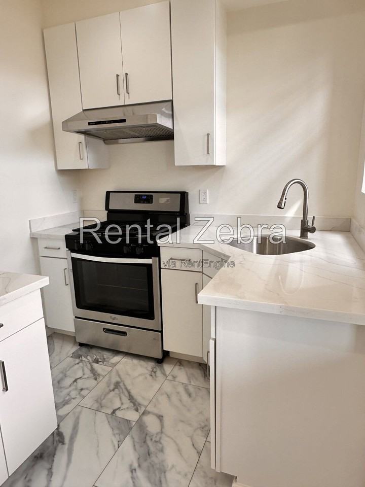 1620 Jones St #4 - Photo 7 of 27