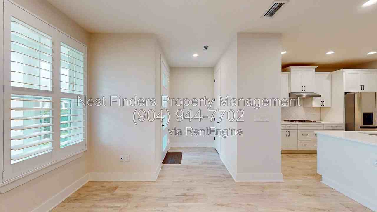 435 Crestview Dr - Photo 5 of 38