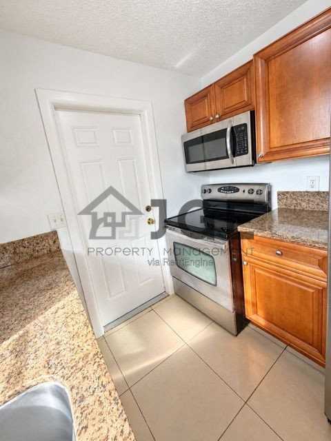 4321 Ne 2nd Ave - Photo 4 of 24