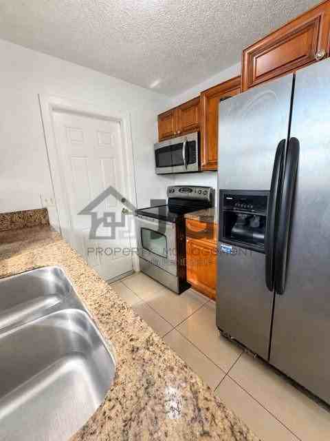 4321 Ne 2nd Ave - Photo 5 of 24
