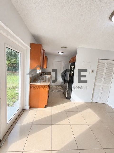 4321 Ne 2nd Ave - Photo 6 of 24