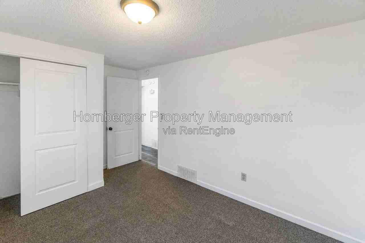1631 E Rowan Ave - Photo 6 of 12