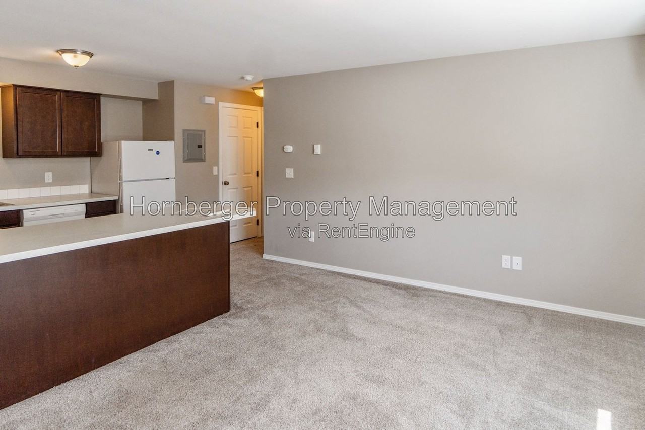 3203 N Smith St #7 - Photo 3 of 10