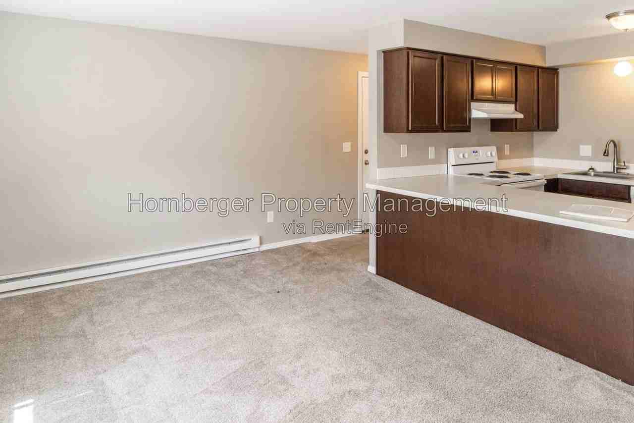 3203 N Smith St #7 - Photo 4 of 10