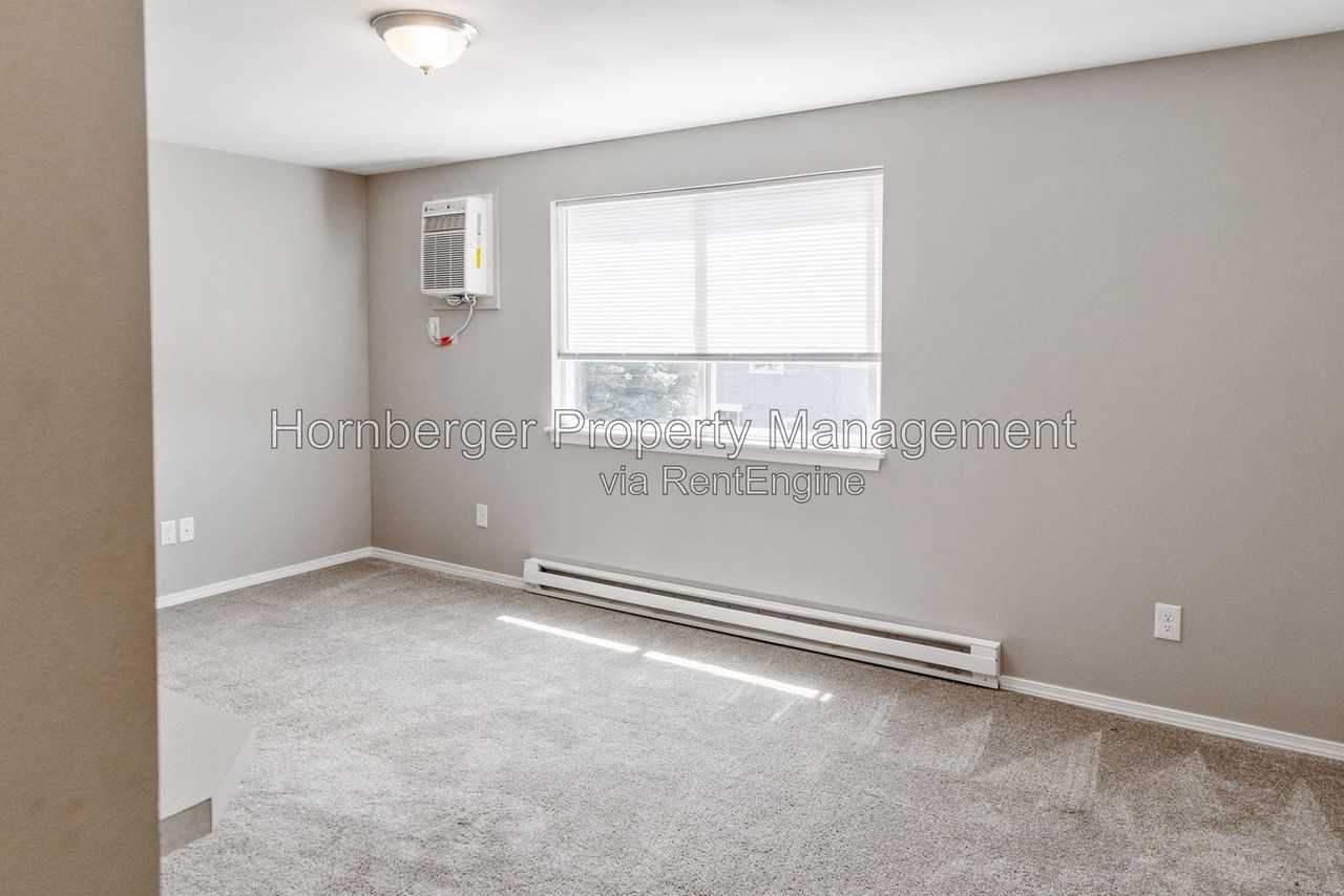 3203 N Smith St #7 - Photo 5 of 10