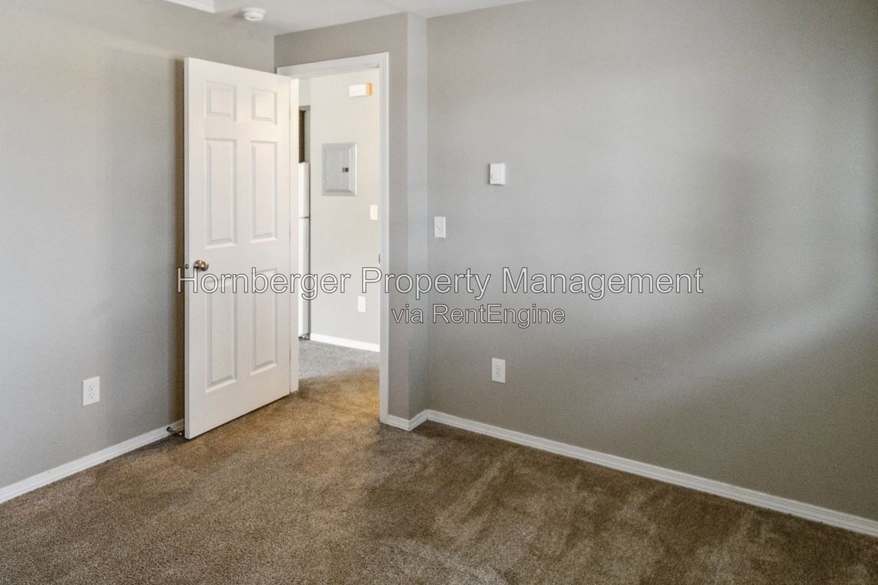 3203 N Smith St #7 - Photo 7 of 10