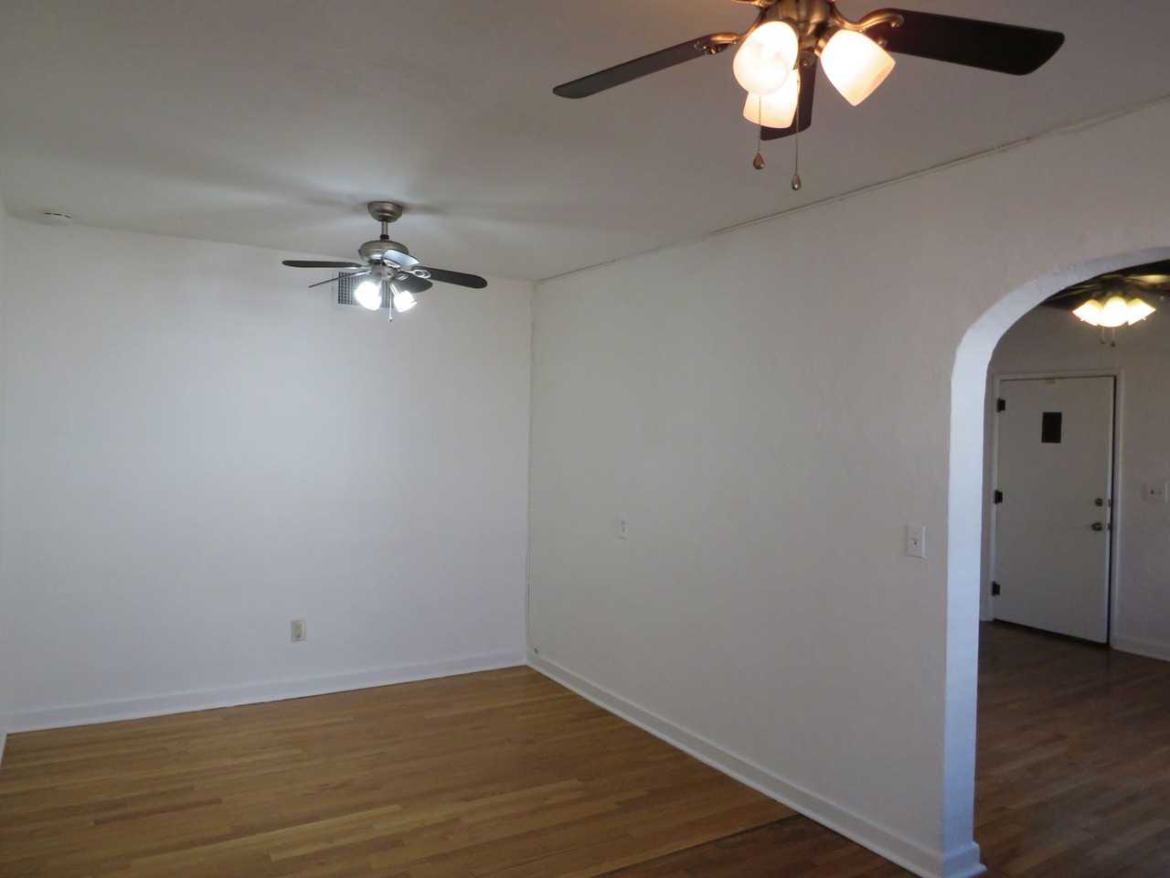 3004 E Adams St - Photo 6 of 26