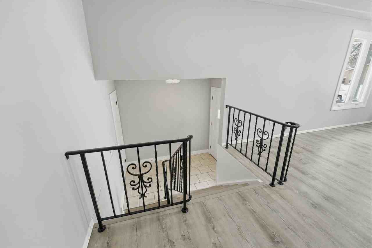 8230 Westwood St - Photo 4 of 35