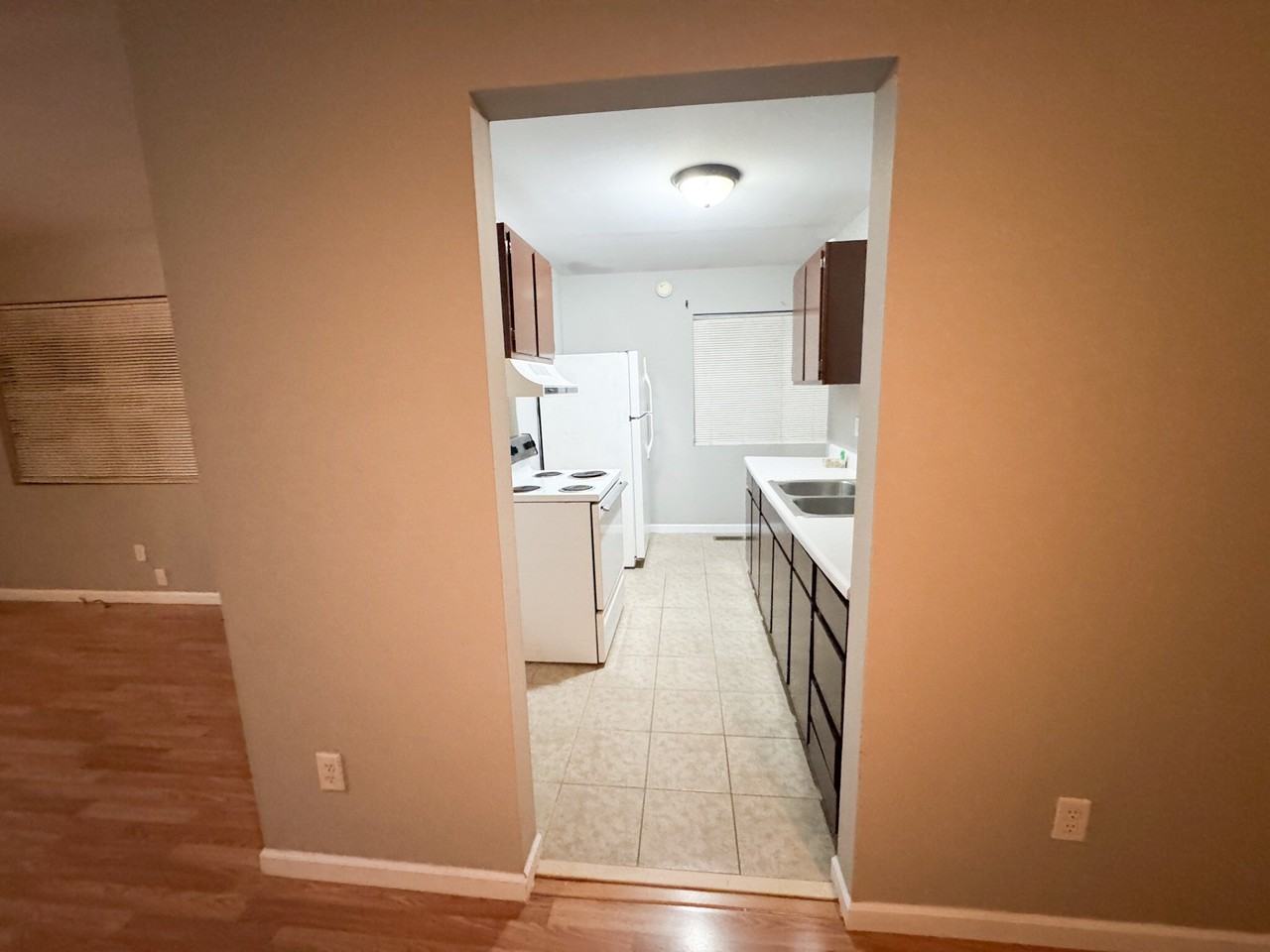 516 Goldensand Ln - Photo 4 of 15