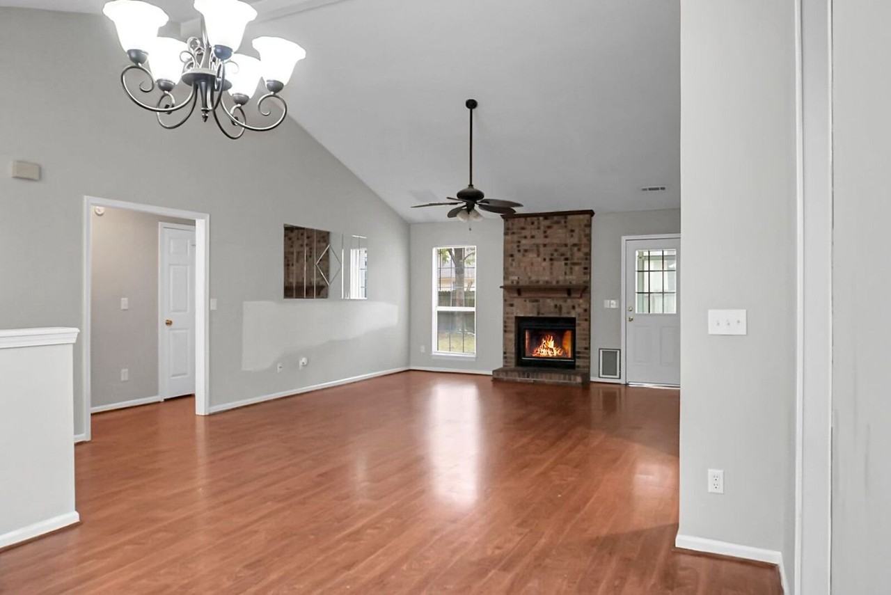 117 Saint Awdry St - Photo 6 of 35