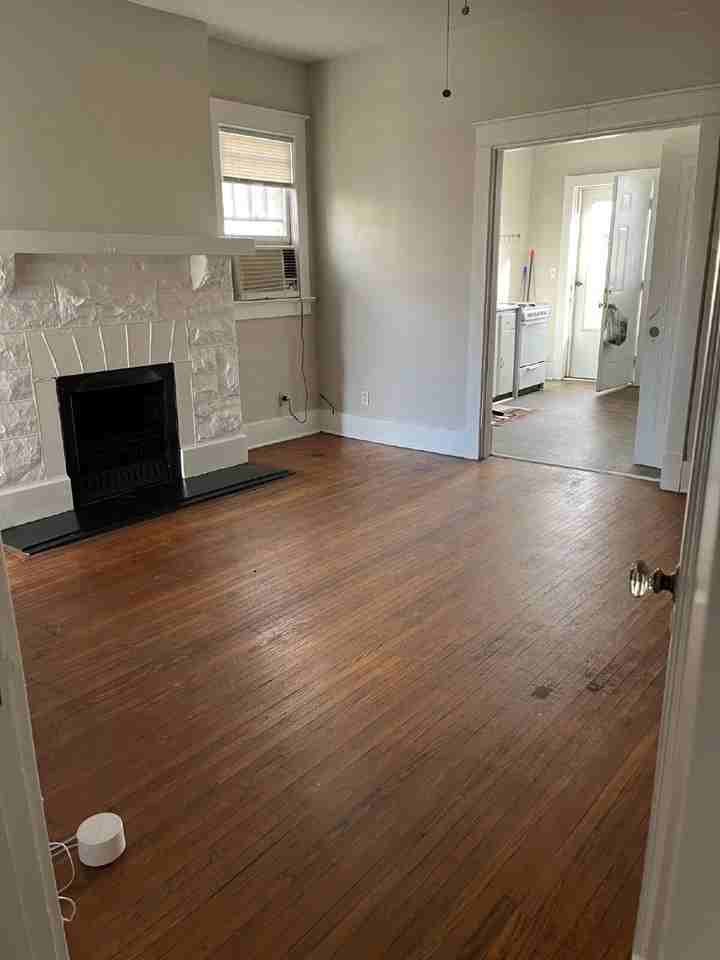 2129 Ashwood Ave - Photo 3 of 16