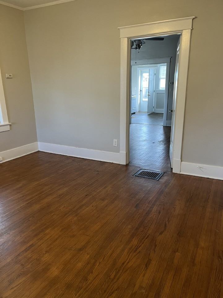 2129 Ashwood Ave - Photo 7 of 16