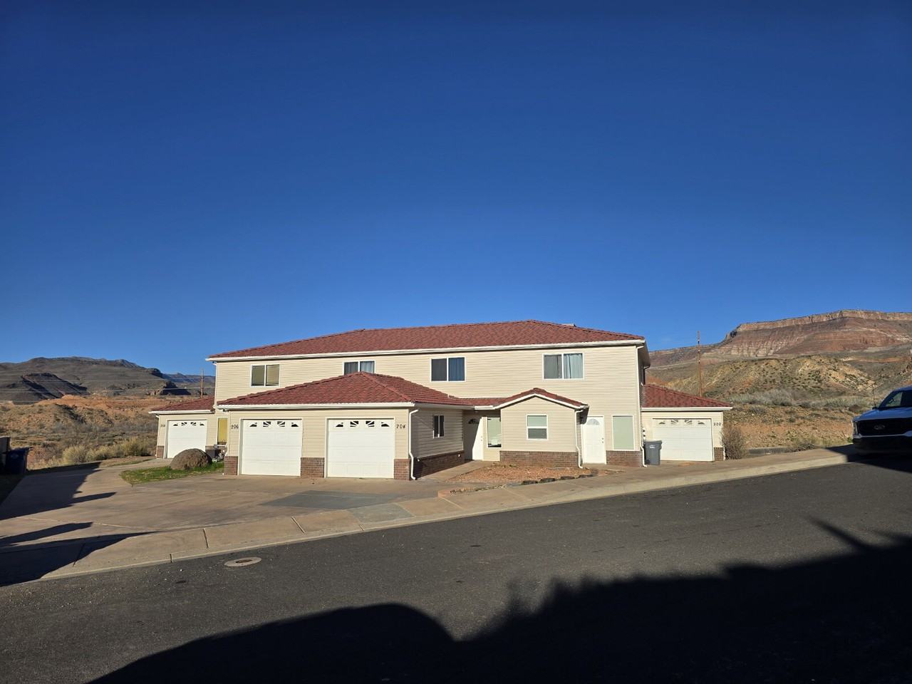 208 W 800 N - Photo 2 of 23