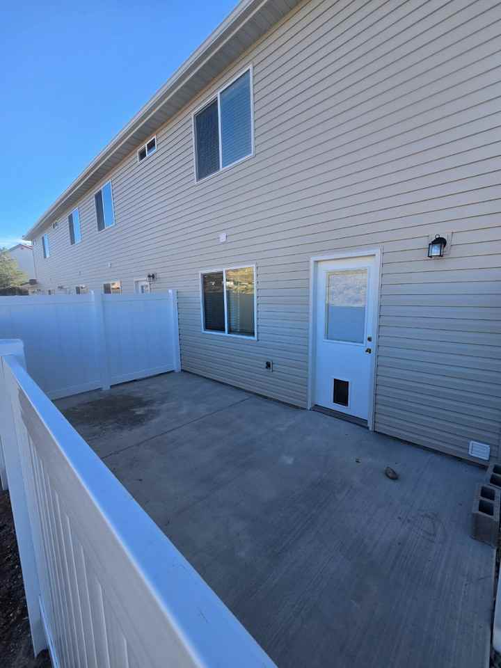208 W 800 N - Photo 6 of 23