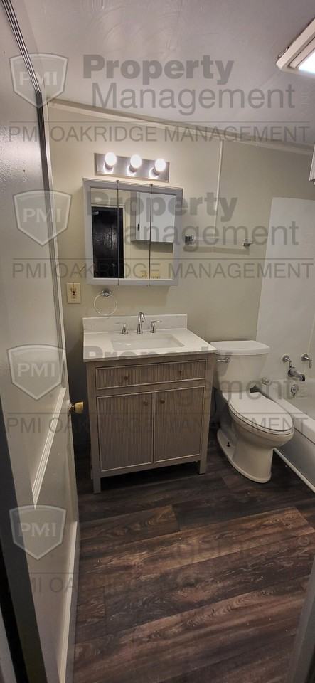 7 N East St Unit B - Photo 6 of 8
