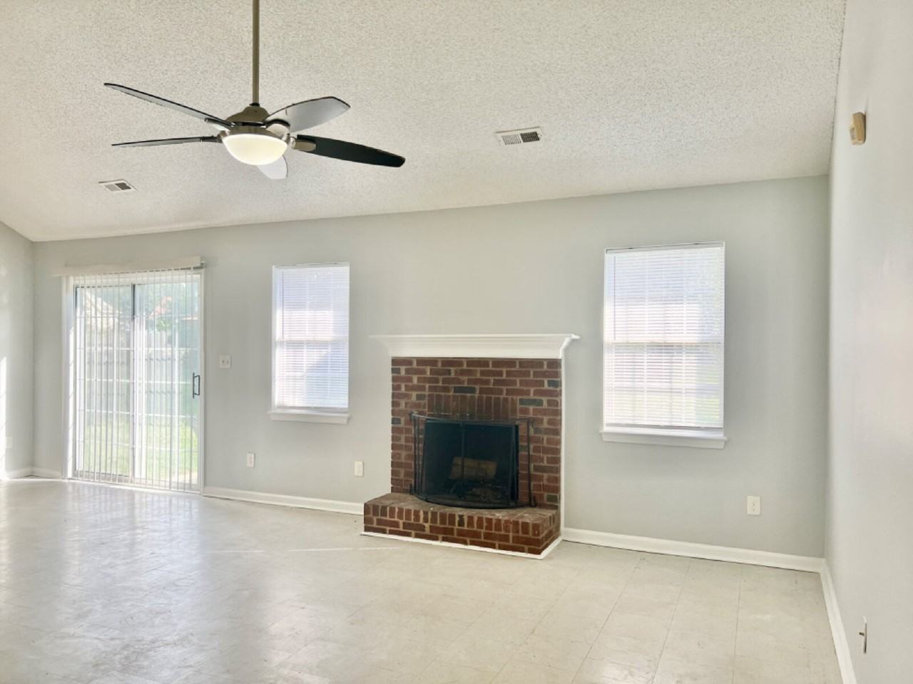 1012 Ridgefield Cir - Photo 2 of 19