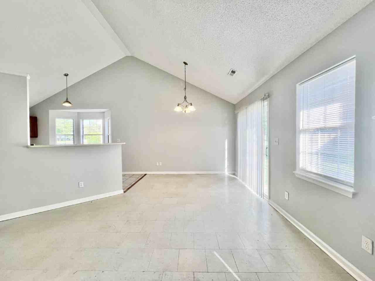 1012 Ridgefield Cir - Photo 4 of 19