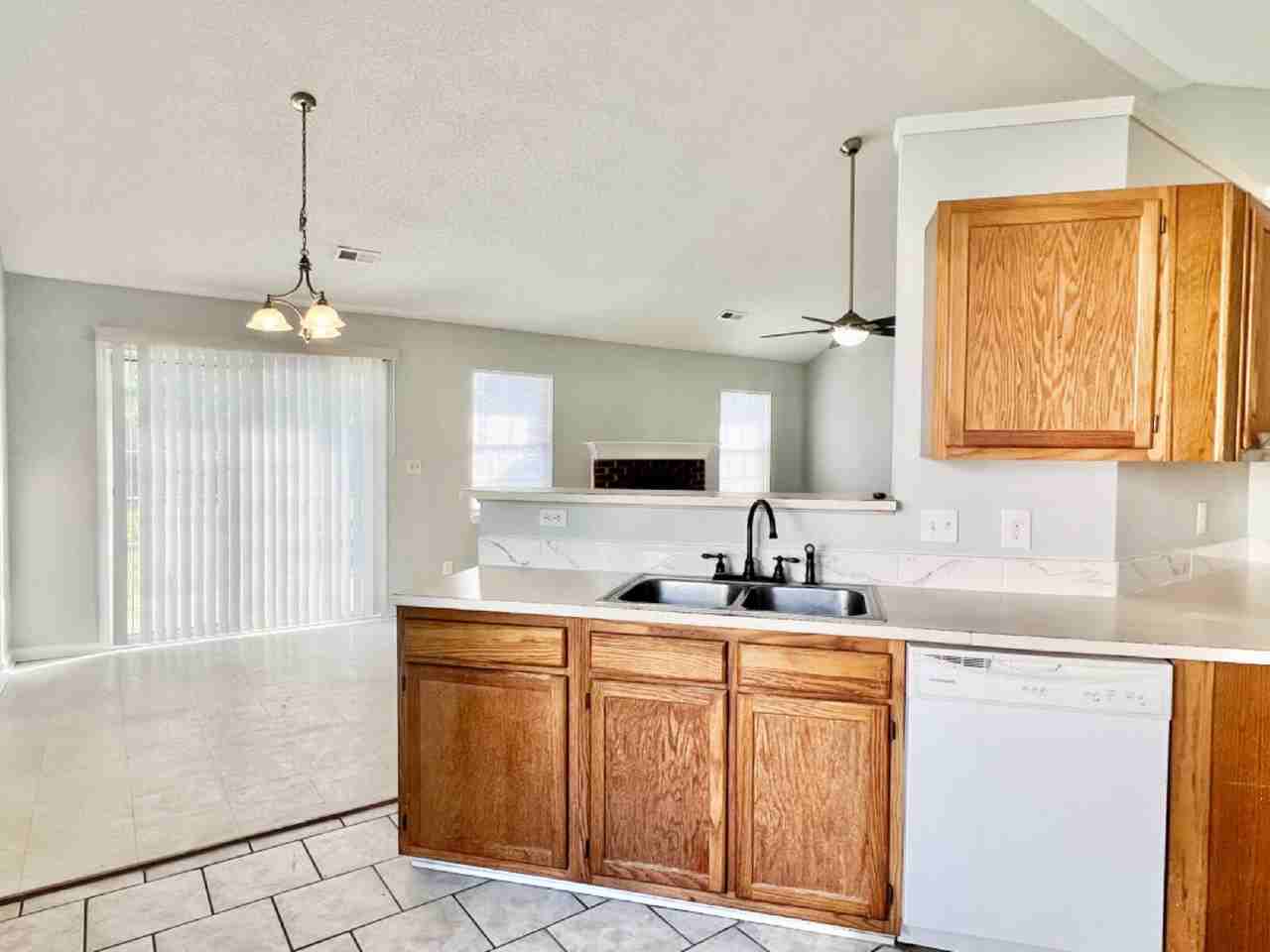 1012 Ridgefield Cir - Photo 7 of 19