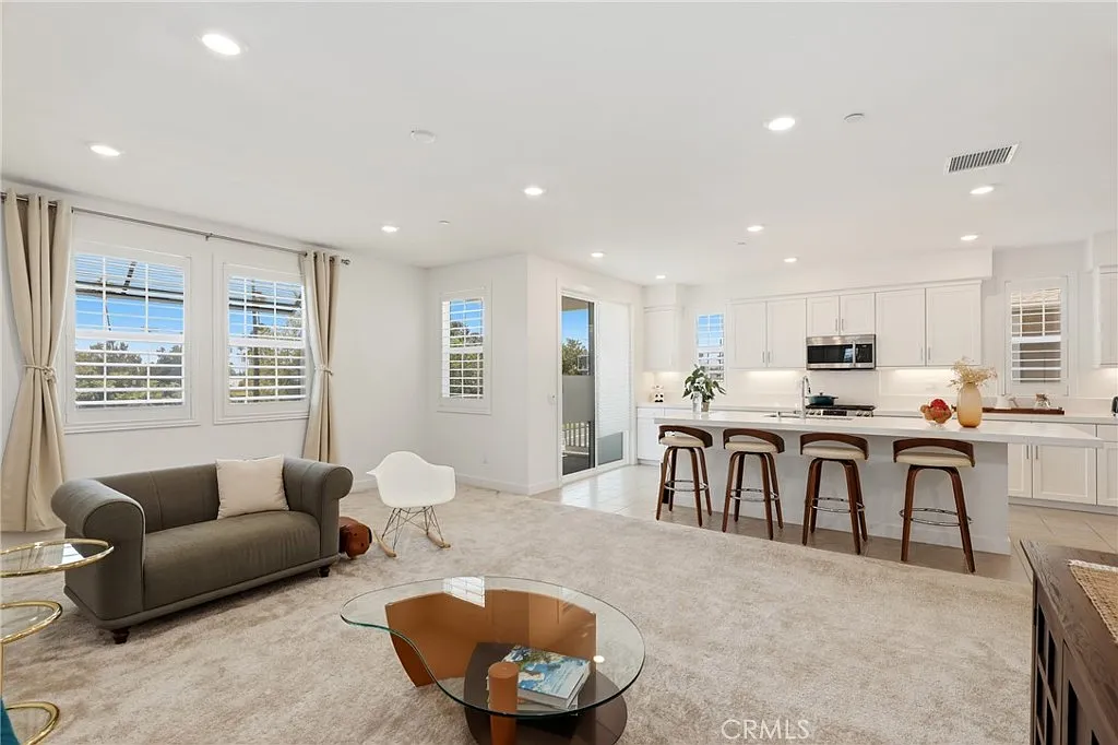 175 W La Palma Ave - Photo 2 of 8