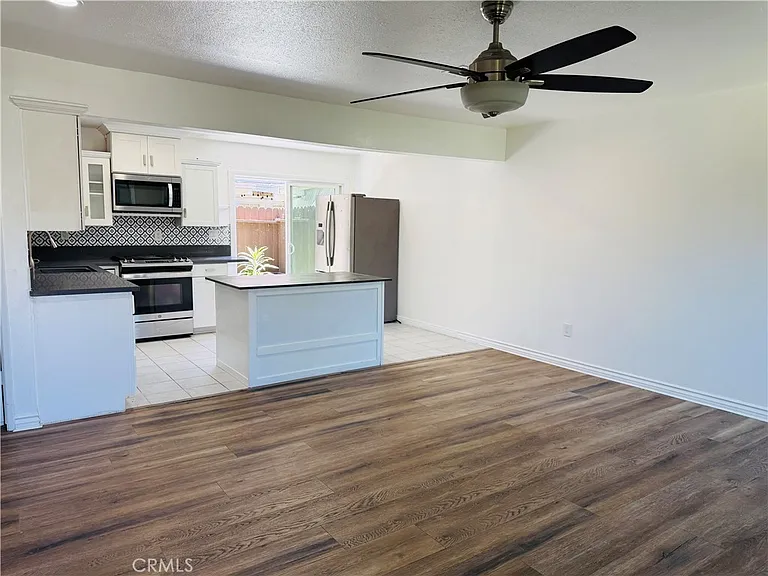 630 S Knott Ave - Photo 2 of 10
