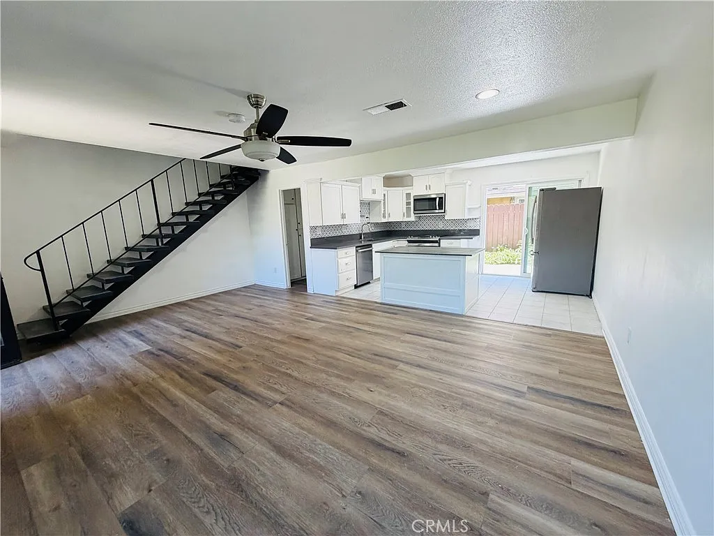 630 S Knott Ave - Photo 3 of 10