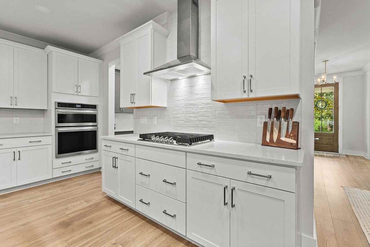 727 Hodge Rd - Photo 6 of 32