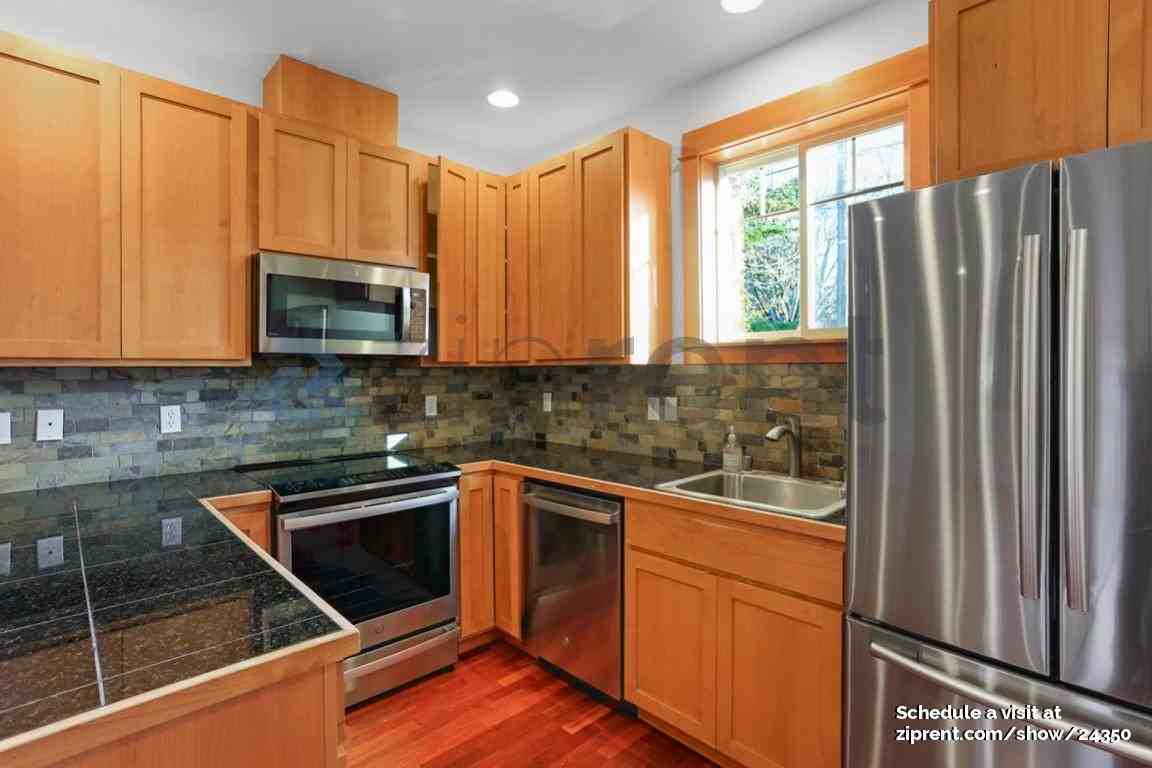 5650 Fauntleroy Way Sw #A - Photo 7 of 19