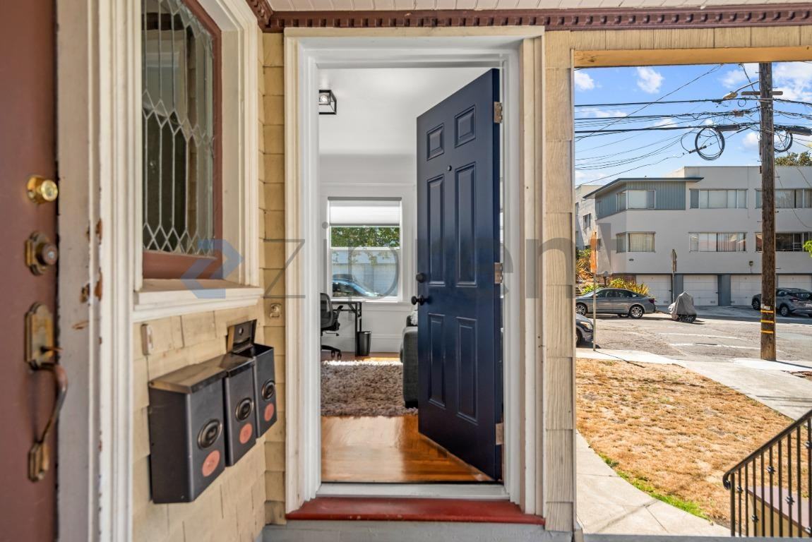 377 Orange St #377 - Photo 5 of 23