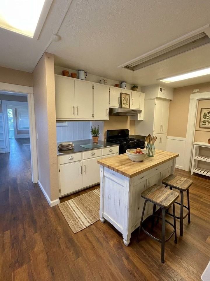 521 T St #B - Photo 6 of 17