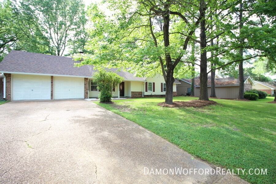 308 Longmeadow Ct N - Photo 2 of 34