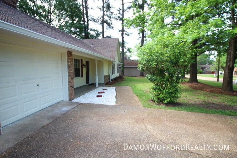 308 Longmeadow Ct N - Photo 5 of 34