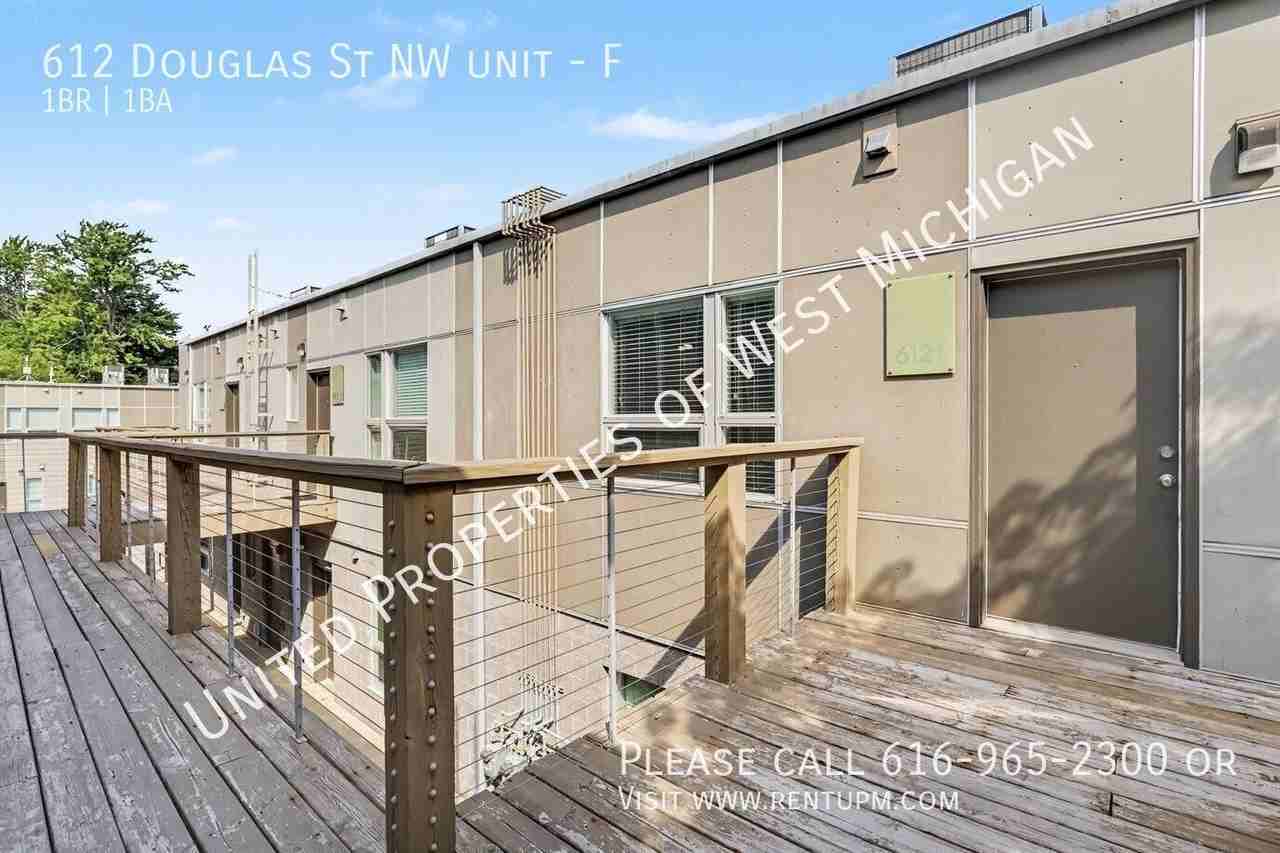 612 Douglas St Nw #F - Photo 2 of 17