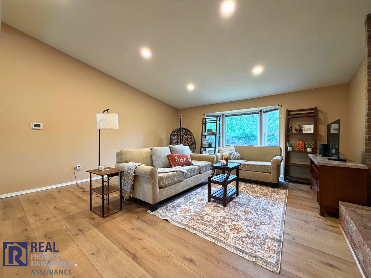 10685 Sw 77th Ave - Photo 2 of 16