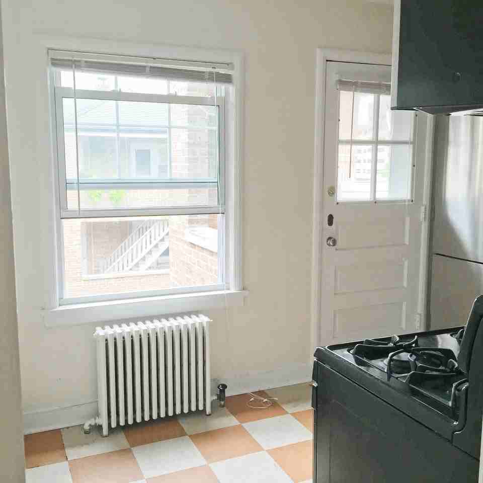 839 Mulford St #1 - Photo 4 of 15
