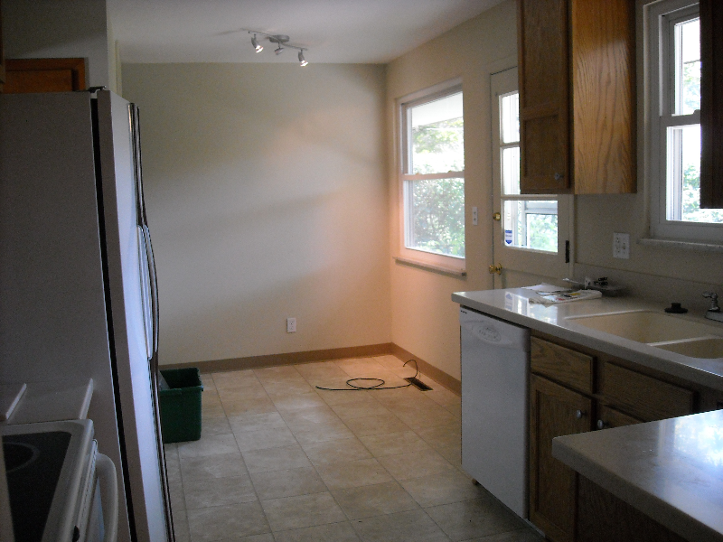 353 E Clearview Ave - Photo 6 of 9