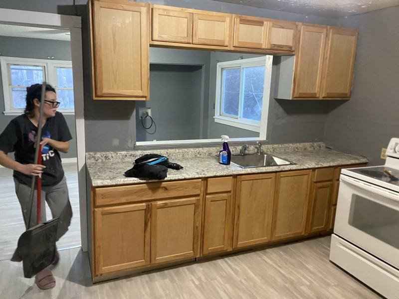 1848 N Poplar Ave - Photo 4 of 12