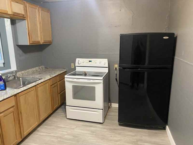 1848 N Poplar Ave - Photo 5 of 12