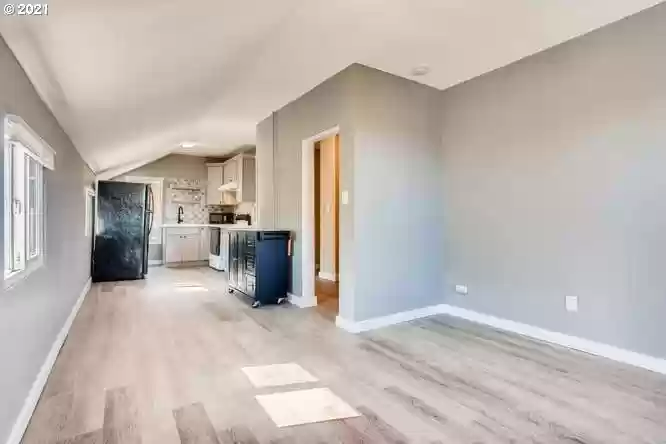 614 11th St #B - Photo 5 of 5