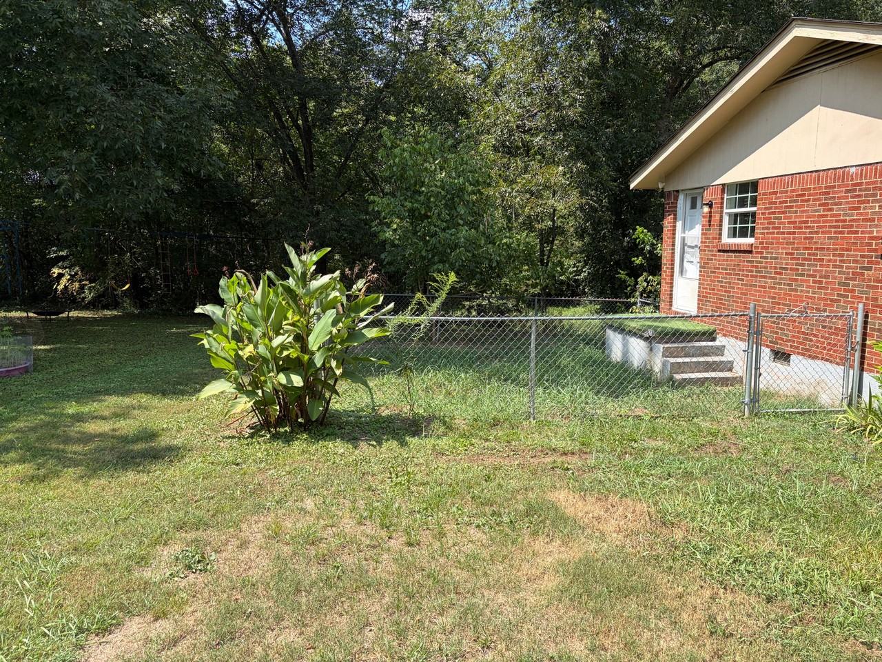 320 Smith Cir - Photo 2 of 13