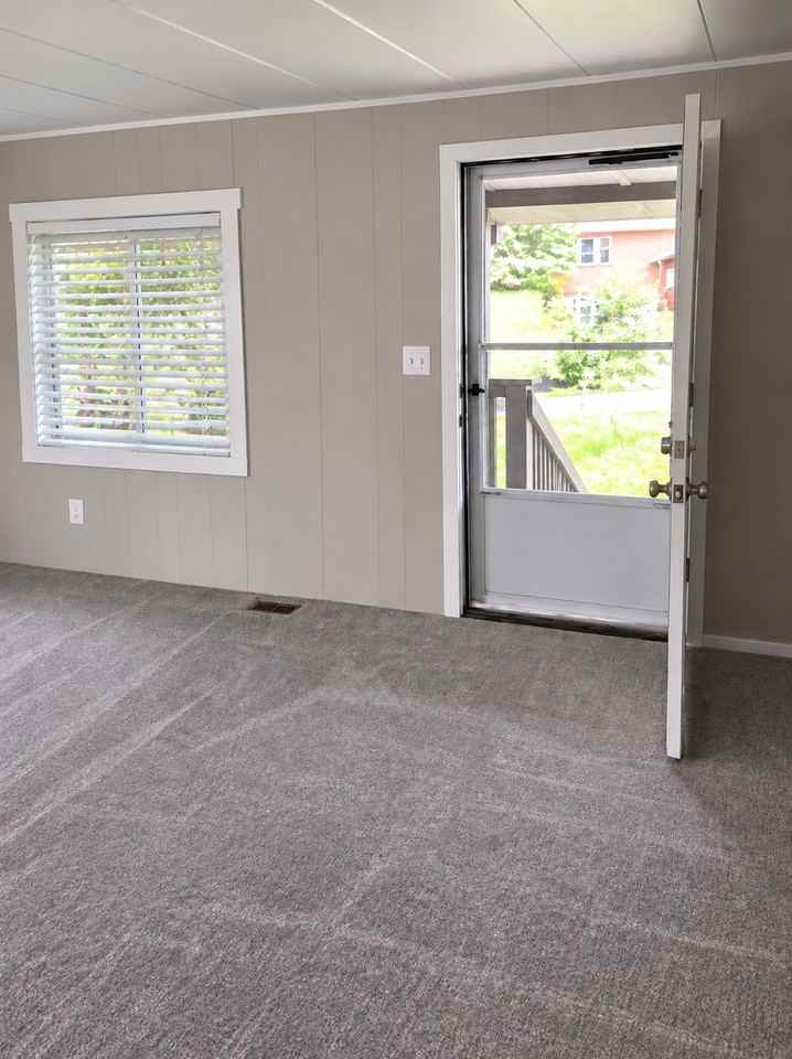 2035 N Sanders St - Photo 3 of 16