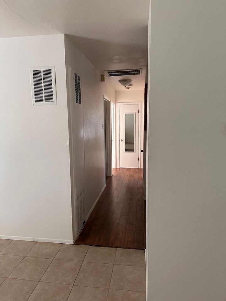 3815 Mehalia Dr - Photo 2 of 6