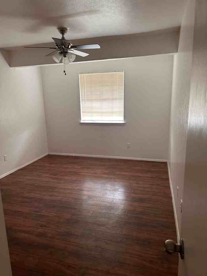 3815 Mehalia Dr - Photo 3 of 6