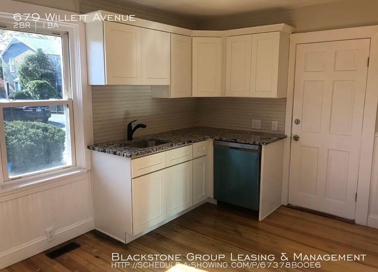 679 Willett Ave - Photo 4 of 13