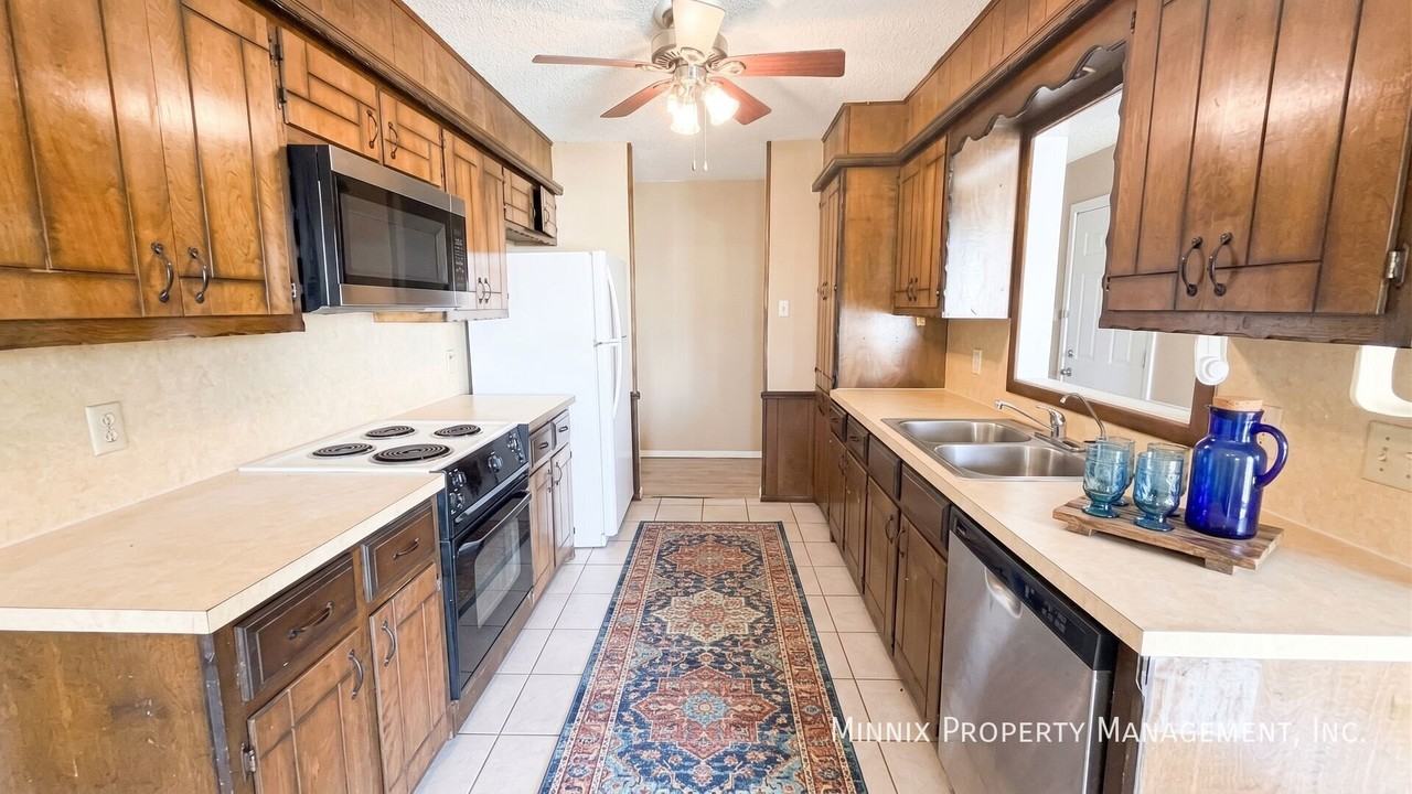 4620 Itasca St - Photo 3 of 18