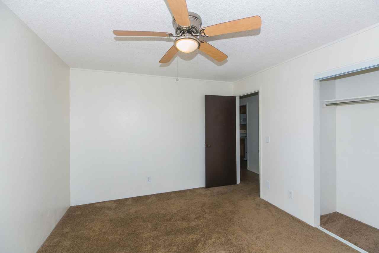 2069 California Ave - Photo 4 of 13
