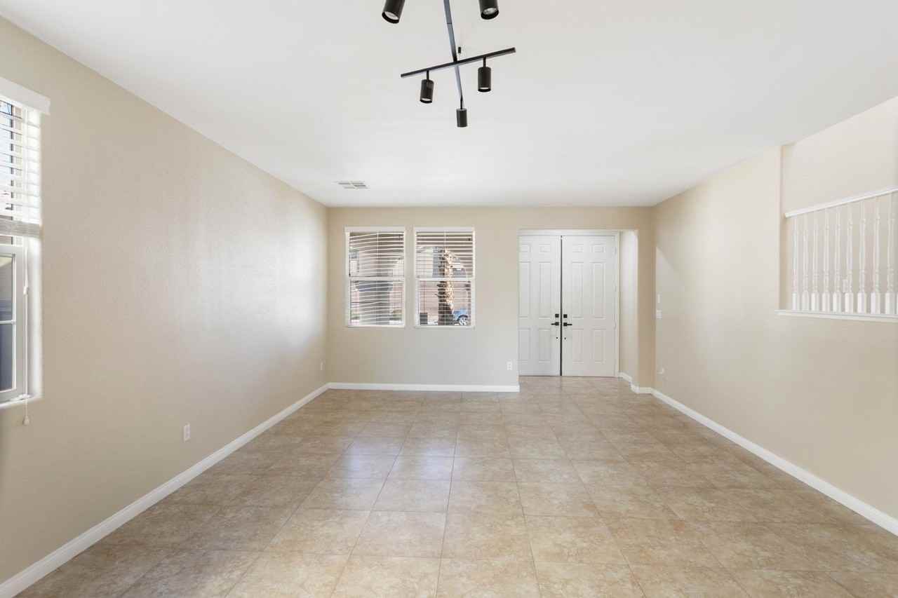3205 Palladio Ave - Photo 4 of 50